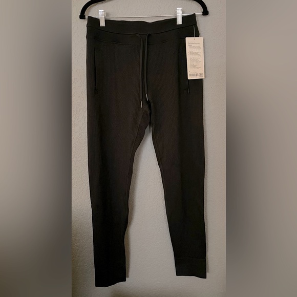 NWT Lululemon Engineered Warmth Joggers Black Color Size 6 Merino Wool Blend - Picture 12 of 12